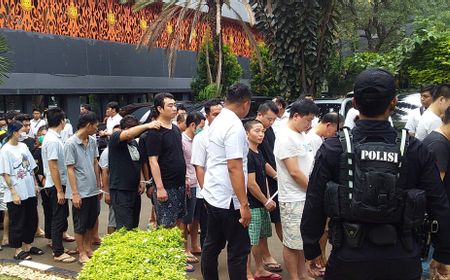 Polri Deportasi 80 WN China Tukang Tipu ke Negara Asalnya