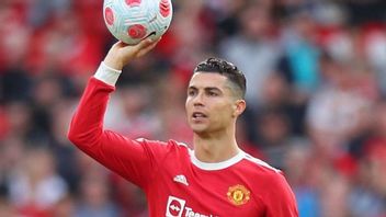 Hoping Cristiano Ronaldo To Stay At Manchester United, David Beckham: He's Still Doing His Best
