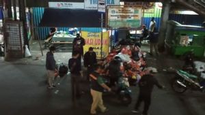Buang Sampah di Bawah JPO Pasar Kramat, 20 Orang Kena Sanksi Denda Total Rp810 Ribu