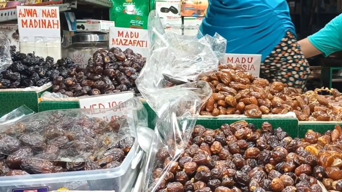 Omzet Penjual Kurma di Pasar Jatinegara Naik 75 Persen, Golden Valley dan Sukari Laku Keras
