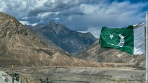    Angkatan Udara Pakistan Lancarkan Serangan Semalaman di Kandahar