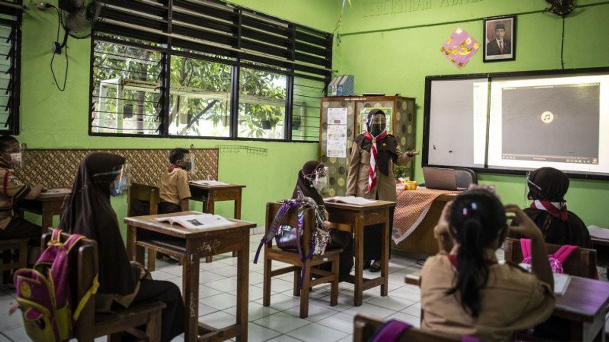 بالفعل كيتوك بالو، ارتفع صندوق منحة المعلم المكرم DKI بنسبة 10 في المائة في عام 2022، كل شهر يحصل على Rp550 Thousand