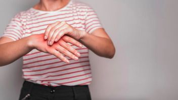 了解外星人手综合征的症状和并发症