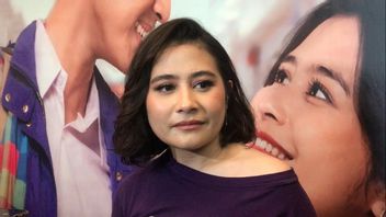 Prilly Latuconsina The Role Of Ratna In The Film Gita Cinta From High School For The Sake Of Parents