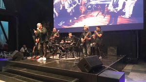 Ferdy Tahier yang Tetap Rock N' Roll Bareng Band Om Om di Usia 50 Tahun