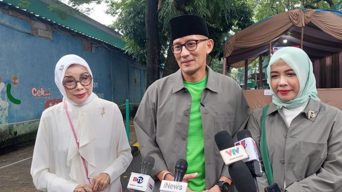 Nyoblos With His Wife, Sandiaga Jali Fasting