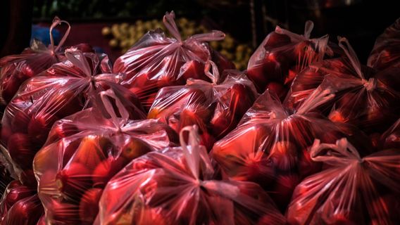 Segudang Keluhan di Balik Larangan Kantong Plastik Sekali Pakai di Jakarta