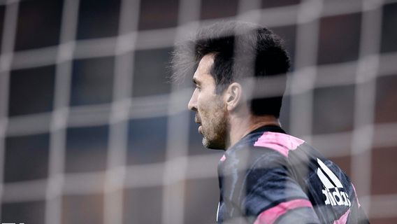 Buffon 'Manusia Abadi', Catatkan Pertandingan Profesional ke-1100 di Usia 43