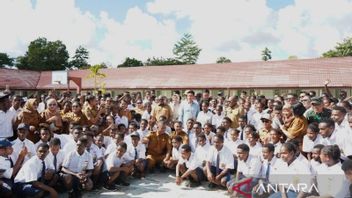 Le vice-président Gibran visite une école résidentielle dans le centre éducatif de Timika