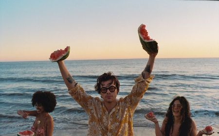 Harry Styles Rilis Video Musik Watermelon Sugar