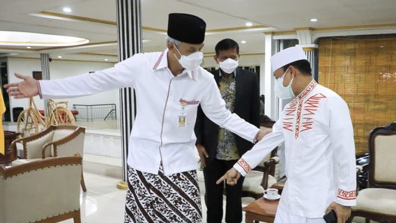 Jokowi Mania Soutient Ganjar Pranowo à L’élection Présidentielle De 2024 Et Prépare Le Slogan « Ganjar The Next Jokowi »