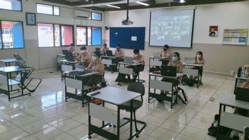 The Implementation Of PTM 100 Percent Of Schools In West Jakarta Is Running Smoothly And There Are No Additional Cases Of COVID-19
