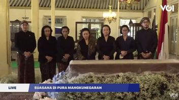 SIJ KGPAA Mangkunegara IX's Family Crying Their Last Respect