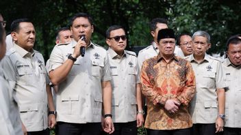 Wamentan Sudaryono a remis 10 camions d’aide aux victimes des inondations et des glissements de terrain entre Pemalang et Bandung Barat
