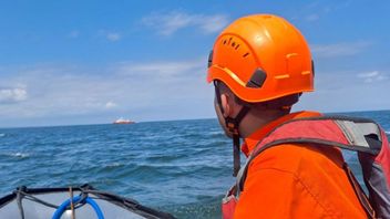 釣り中に沈没、3人の若者がSARチームによって救助される