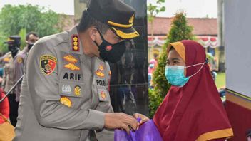 Cirebon Police Holds Special Vaccination For Orphans Due To COVID-19