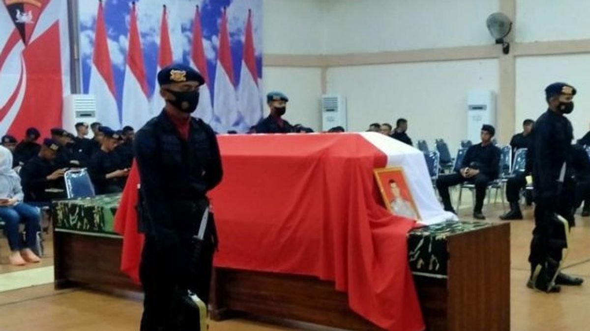 Body Of Brimob Officer Who Died During The Demonstration In Southeast Sulawesi Passed Several Transits Before Arriving At Mandailing Natal