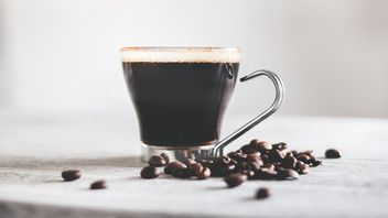4 عادات شرب القهوة السيئة التي يمكن أن تؤدي إلى تلف الدماغ