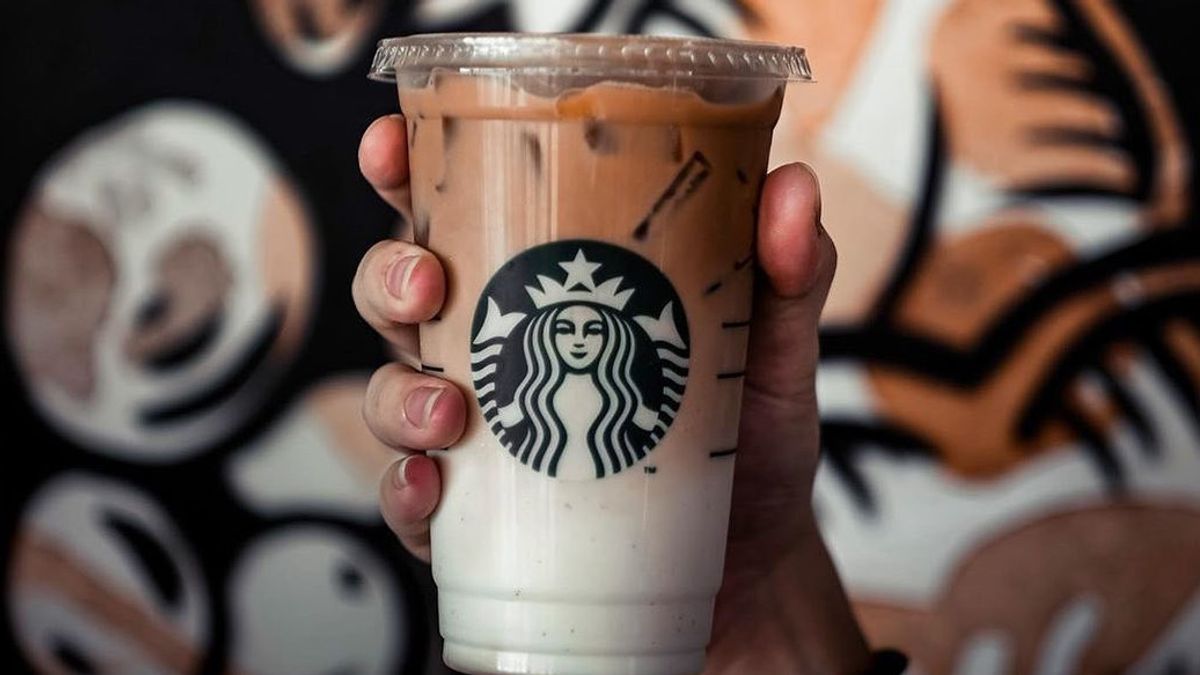Starbucks Employés Et Sein-peeping Propagations Vidéo Peuvent être Condamnés
