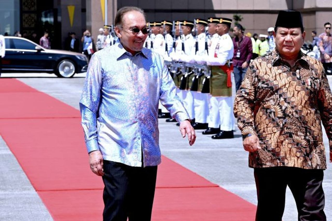 Delivered By PM Anwar To The Airport, President Prabowo Returns To Indonesia