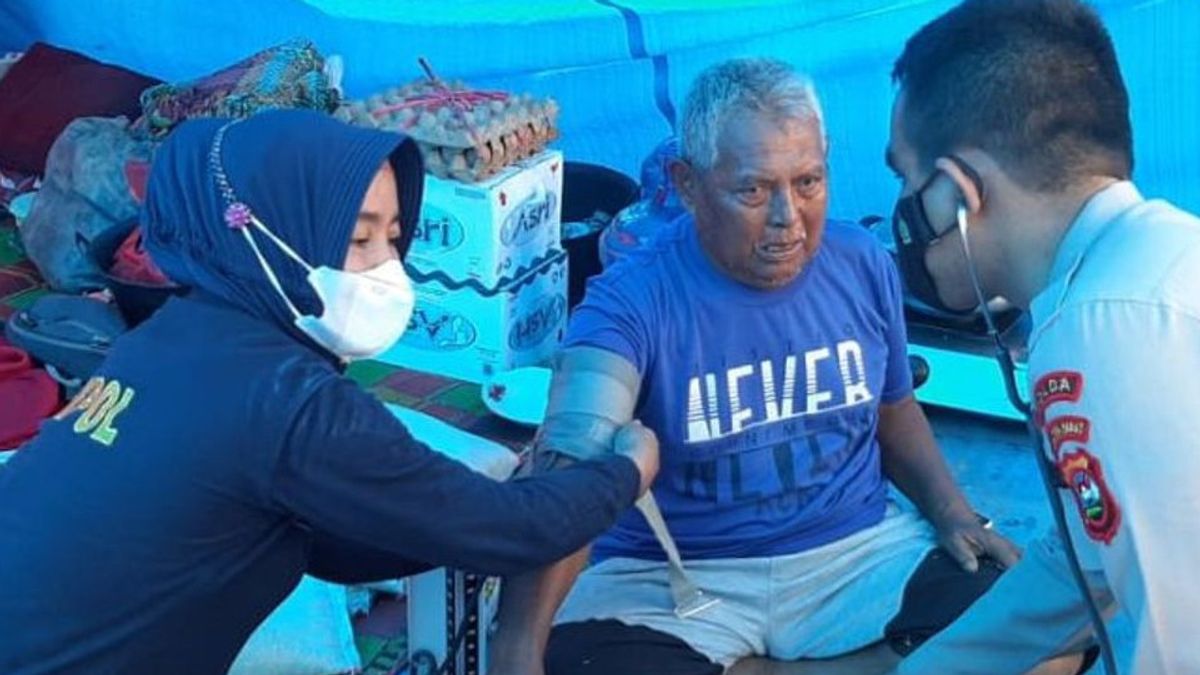 パサマン地震の犠牲者を支援するために配備された外傷回復チーム