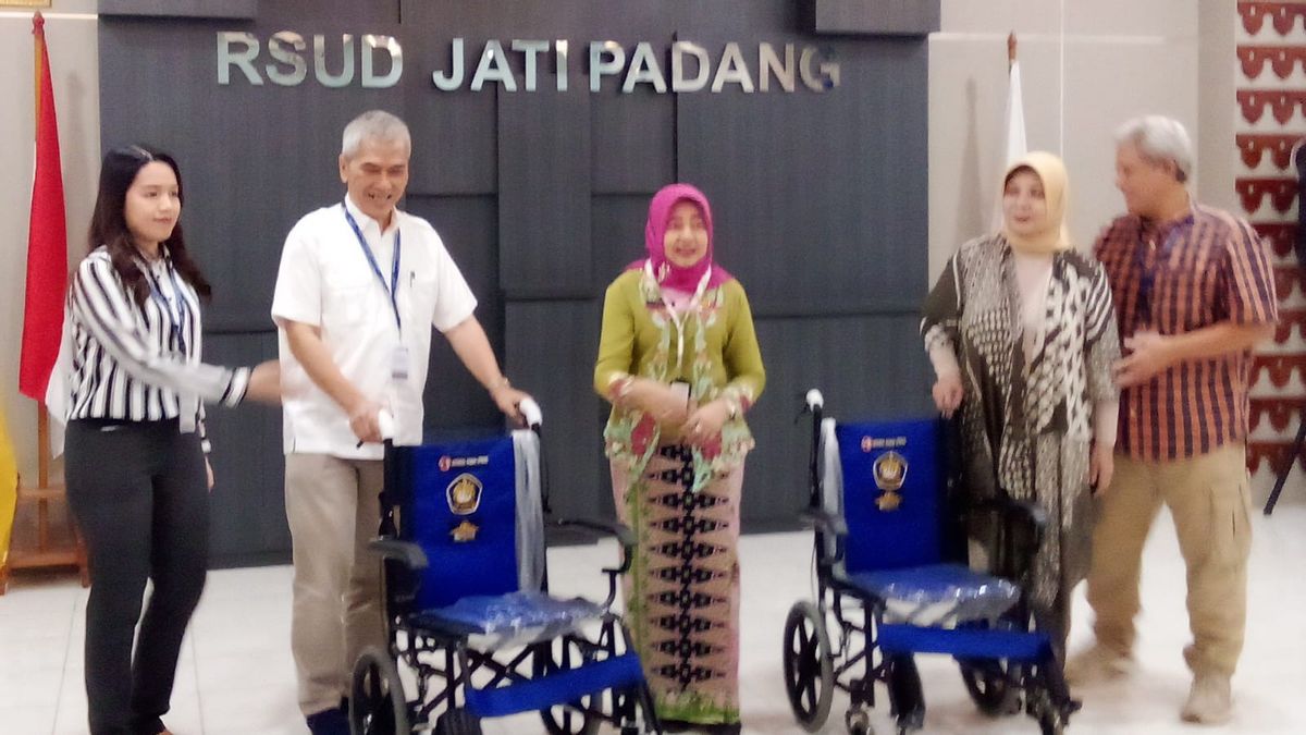 Yastroki Distributes Wheelchair For Jati Padang Hospital, Helps Stroke Patients