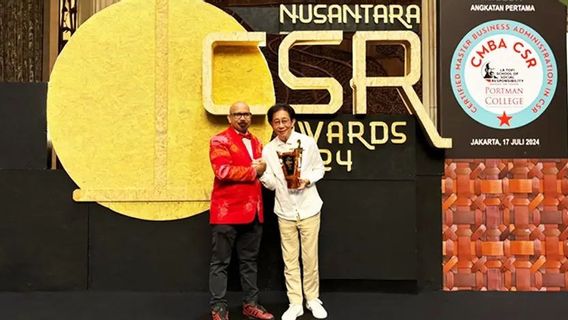 Sido Muncul Irwan Hidayat的董事在Ajang Nusantara CSR奖上获得奖项