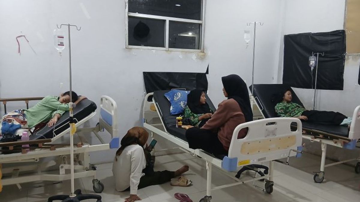 جاكرتا - ينتظر مكتب غاروت للصحة نتائج مختبر حالات التسمم لمئات الطلاب المشتبه في استهلاكهم ل MBG