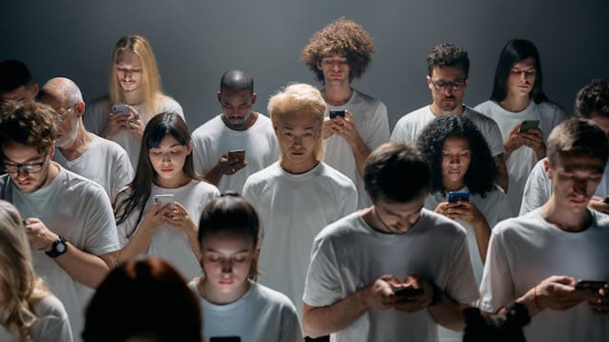 スマートフォンから離れられない?研究は、あなたがヒヤヒヤさせる極端な行動を発見します