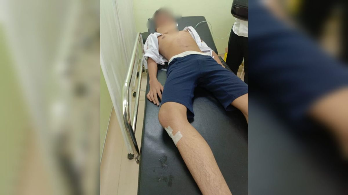 A Student Of SMPN 73 Tebet Falls From The 3rd Floor Of The School Building Because Frustation Is Away From His Friend