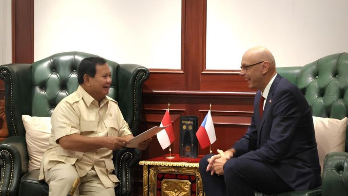 Defense Minister Prabowo Discusses Defense Cooperation With Czechs