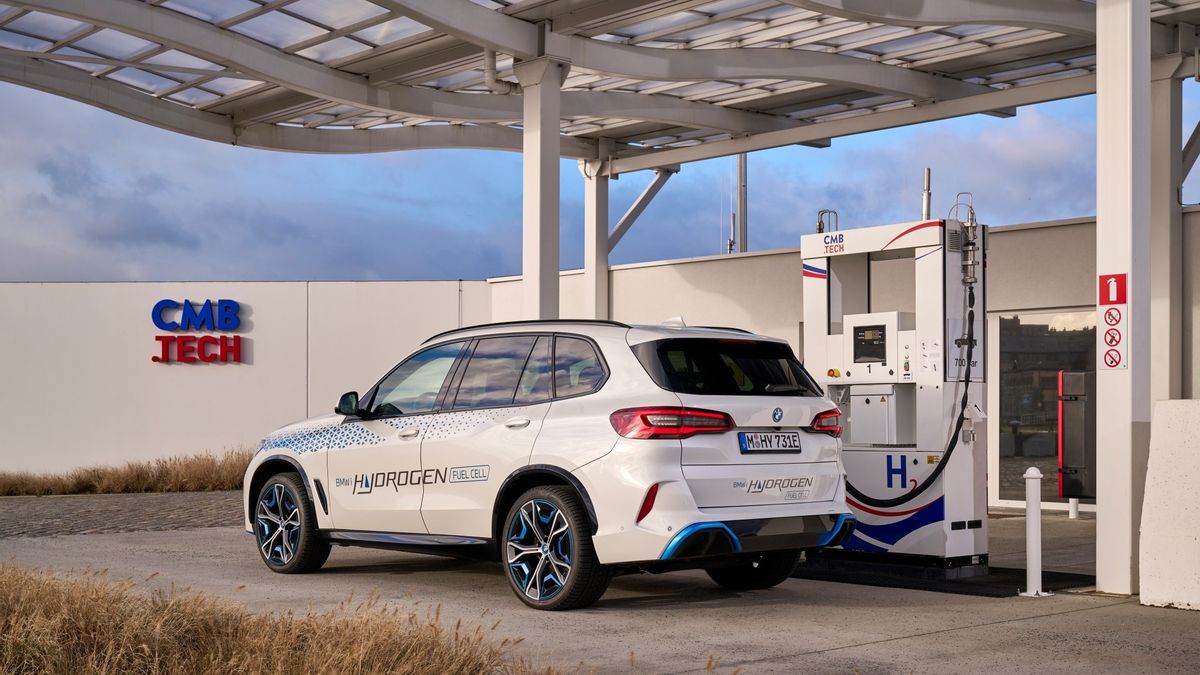 BMWは、EVを置き換えることを目的とした非水素燃料車の存在を確認する
