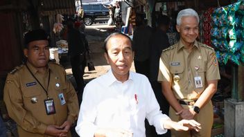 Blusukan ke Pasar Bareng Jokowi, Ganjar Pranowo Siap Revitalisasi Pasar Menden