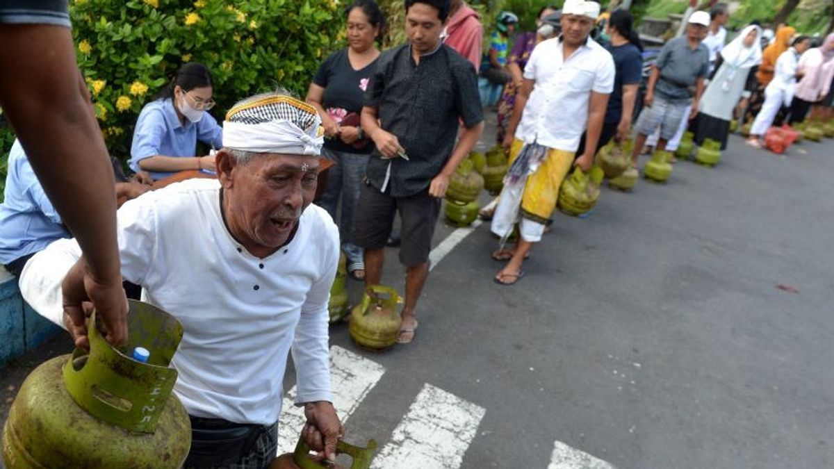    Kadisperindag Duga Kelangkaan LPG 3 Kg di Bali karena Galungan