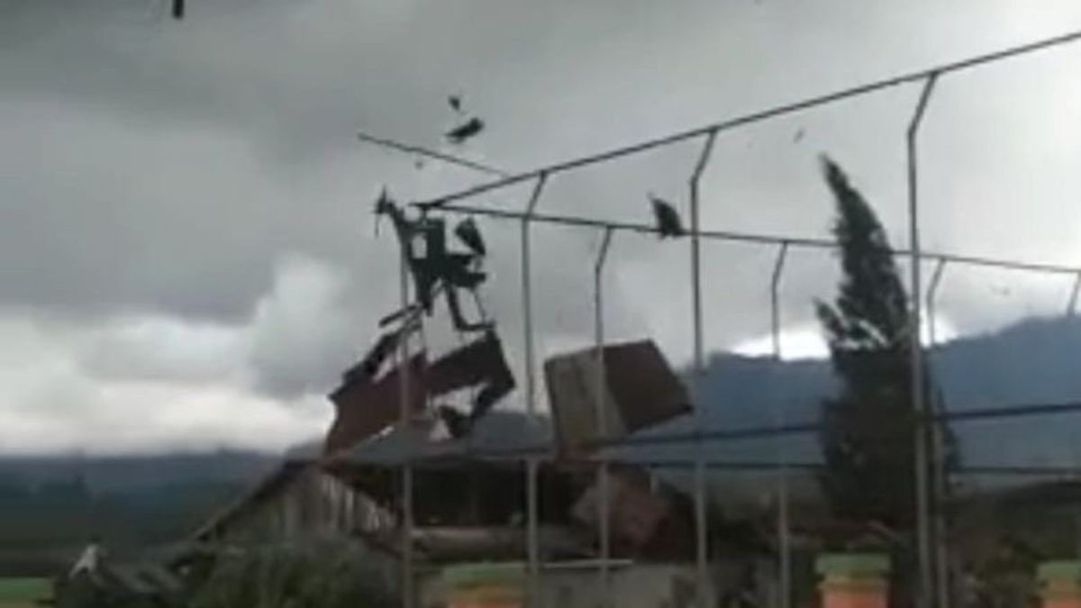 10 وحدات من المنازل المتضررة التي فجرتها الأعاصير في بينير ميريا آتشيه