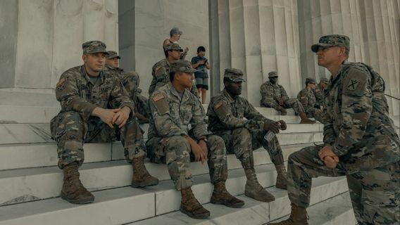 印度尼西亚：特朗普为在华盛顿被枪杀的1名国民警卫队士兵哀悼，另一人情况危急