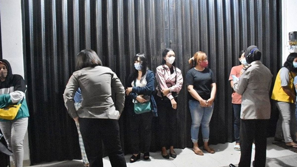 Securing 36 Prostitutes From <i>Pekat</i> Operations In Solo, Police Officers Visited By Gibran Rakabuming Raka