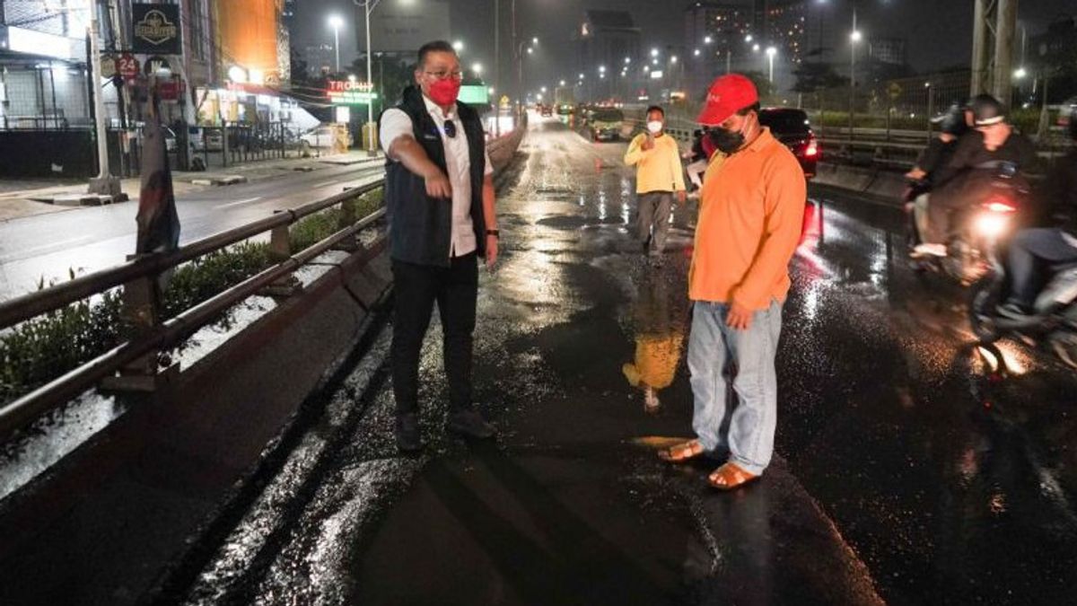 Checking Damaged Roads In Jakarta, DKI DPRD Members From PDIP Ask Anies To Quickly Handle