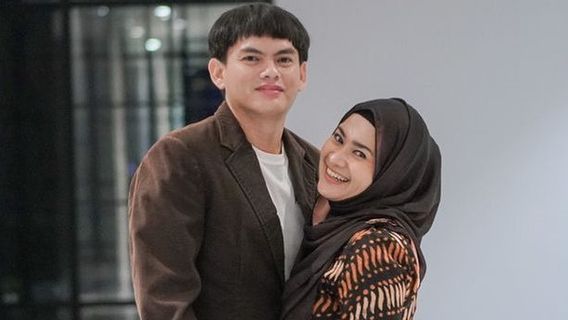 Hobby Gowes Together, Peek 7 Portraits Of Ikke Nurjanah Compact With Husband