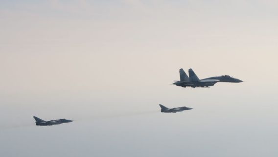 4 طائرات مقاتلة روسية من طراز سوخوي تدخل فجأة السماء السويدية