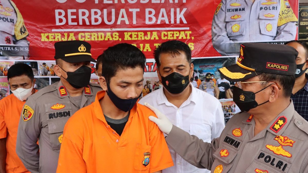 Un Agent De Recouvrement Dans Le Nord De Sumatra Le Charbon Brûle La Maison Du Client