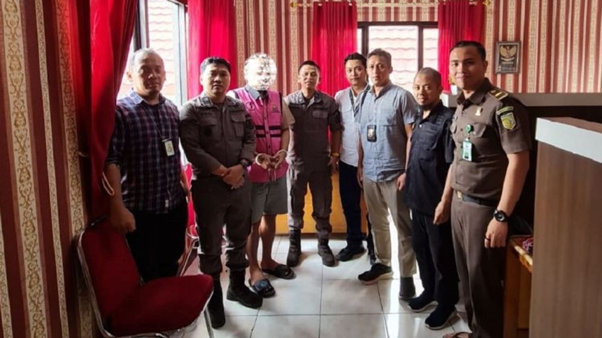 الملف الكامل ، تم تسليم قضية اختلاس ضريبة زيت النخيل بقيمة 2.9 مليون روبية إندونيسية إلى المدعي العام لموارا بونغو جامبي
