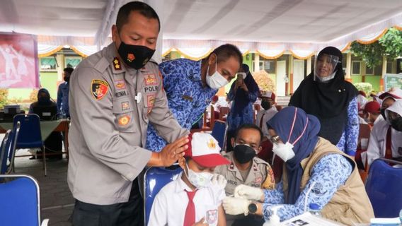 Wajud Compassion Des Parents Et Attention Du Gouvernement, Régent D’East Lombok Invite Les Enfants à Participer Au Vaccin Contre La COVID