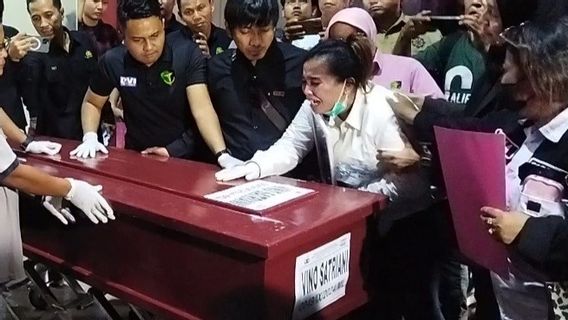 Bekasi River Tragedy Right On Vino Satriani's Birthday, The Mother Hysterically In Front Of Her Son's Coffin