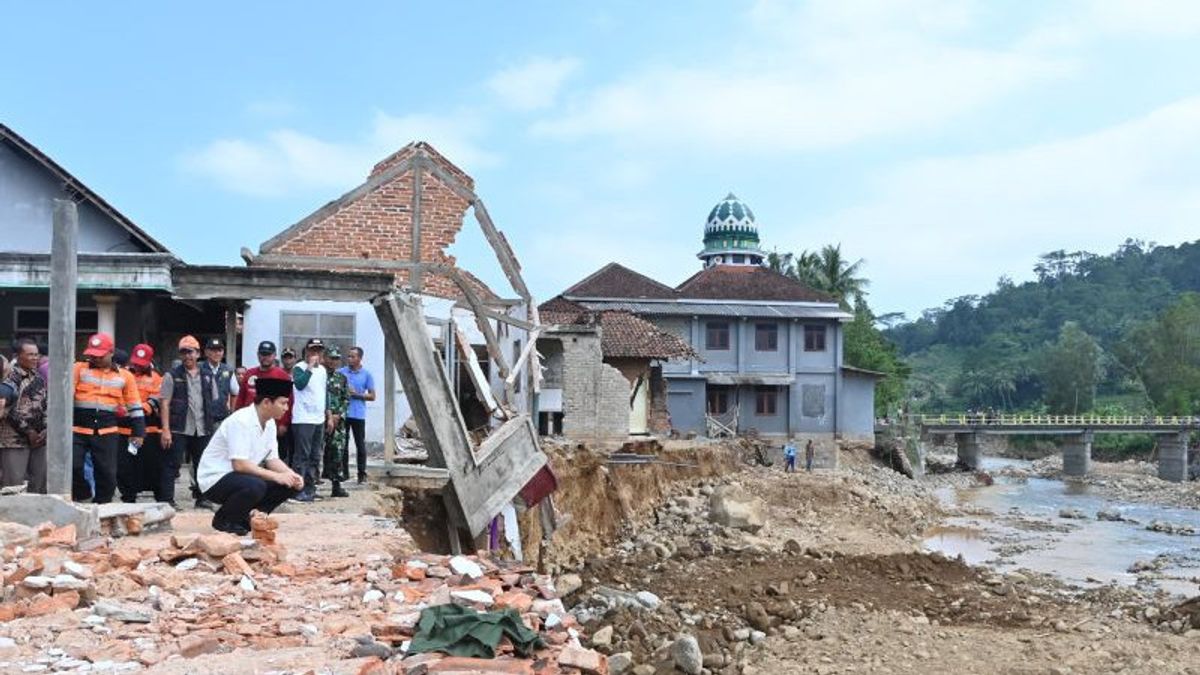 ترينغاليك يسرع لاستعادة البنية التحتية بعد الفيضانات في منطقة مونجونجان