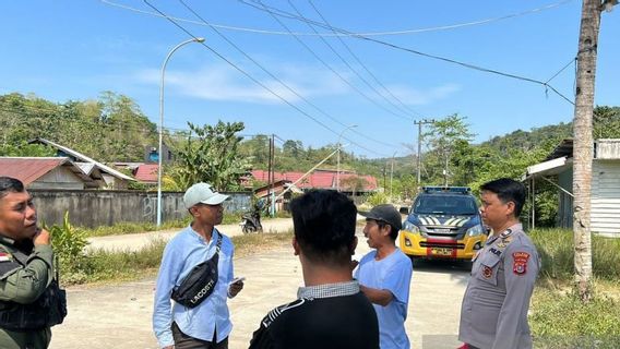 PLN Officers In Kendari Fainted By Electricity While Performing Maintenance