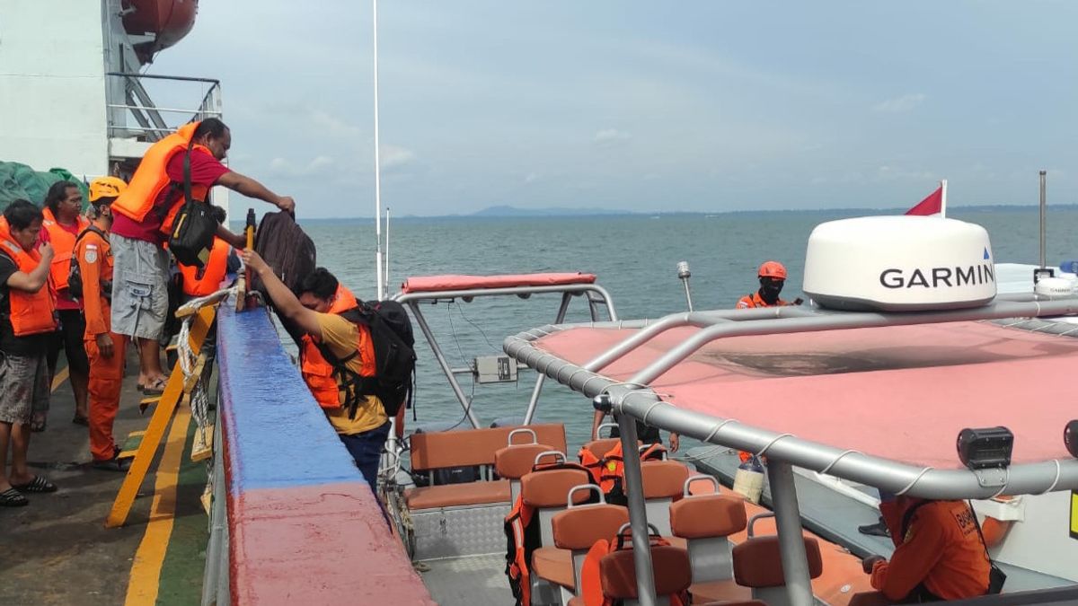 17 Crew Of The MV Serasi 1 Ship That Sank In The Waters Of The Bangka Strait Successfully Evacuated