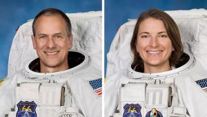 Dua Astronot NASA Hari Ini Akan Lakukan <i>Spacewalk</i>, Setelah Tertunda Sampah Antariksa