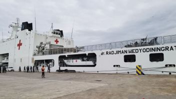 KRIラジマンがガザへの援助の後、インドネシア海域に到着