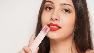 Agar Lipstik <i>Matte</i> Lebih Tahan di Bibir, Begini Trik Penggunaannya